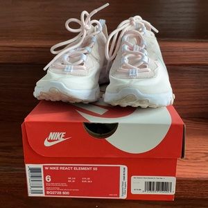 Nike Women's React Element 55 - Pale Pink